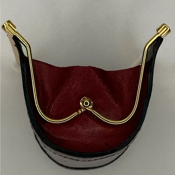 Vintage 1960s Red Snakeskin Kiss Lock Coin Purse Mini Barrel Wallet Gold Frame - Picture 7 of 9